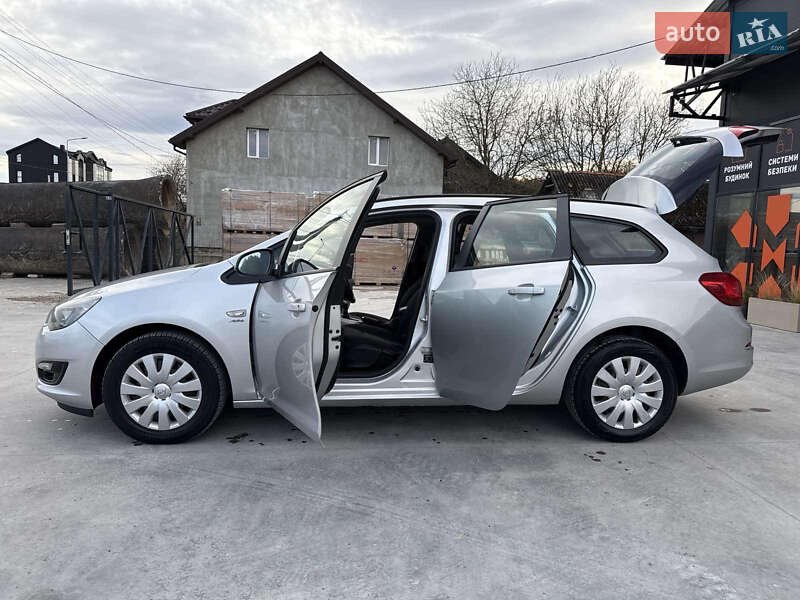 Універсал Opel Astra 2013 в Тернополі