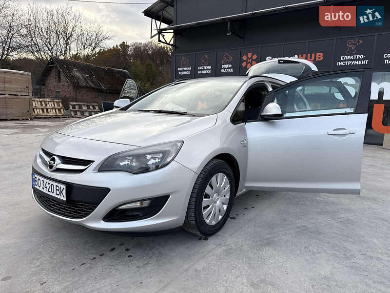 Універсал Opel Astra 2013 в Тернополі