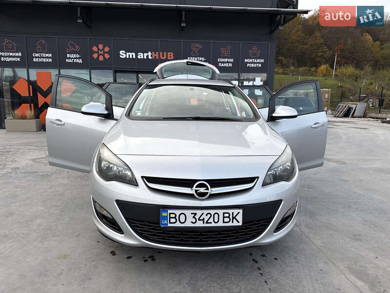 Універсал Opel Astra 2013 в Тернополі