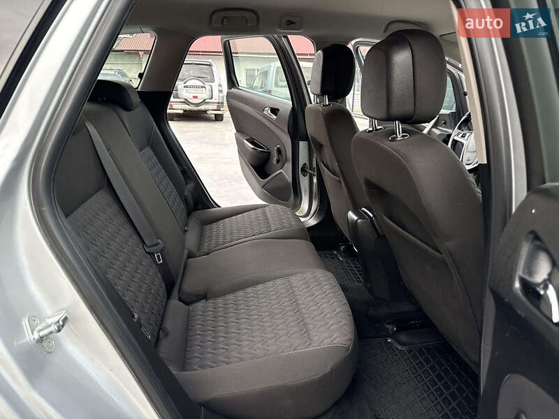 Універсал Opel Astra 2013 в Тернополі