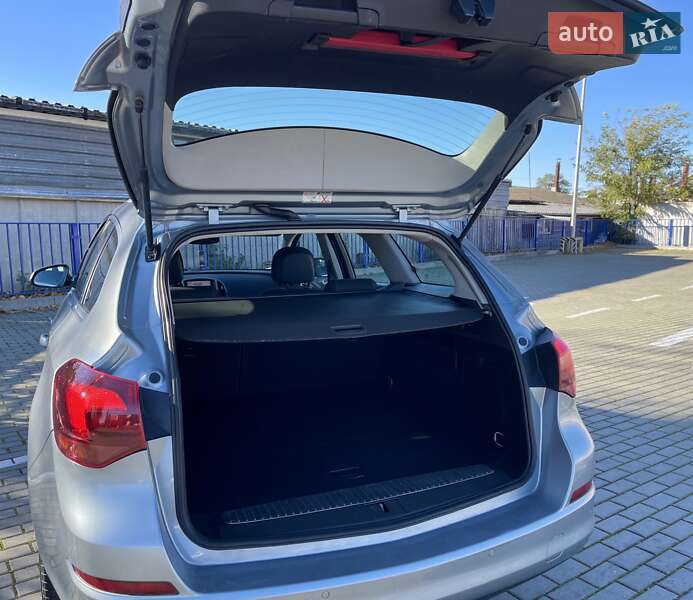 Универсал Opel Astra 2011 в Тернополе