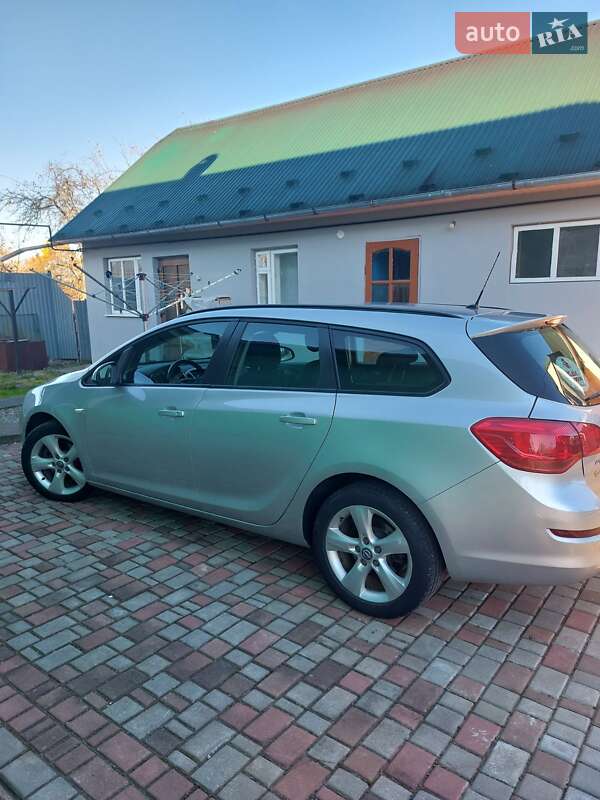 Opel Astra 2012
