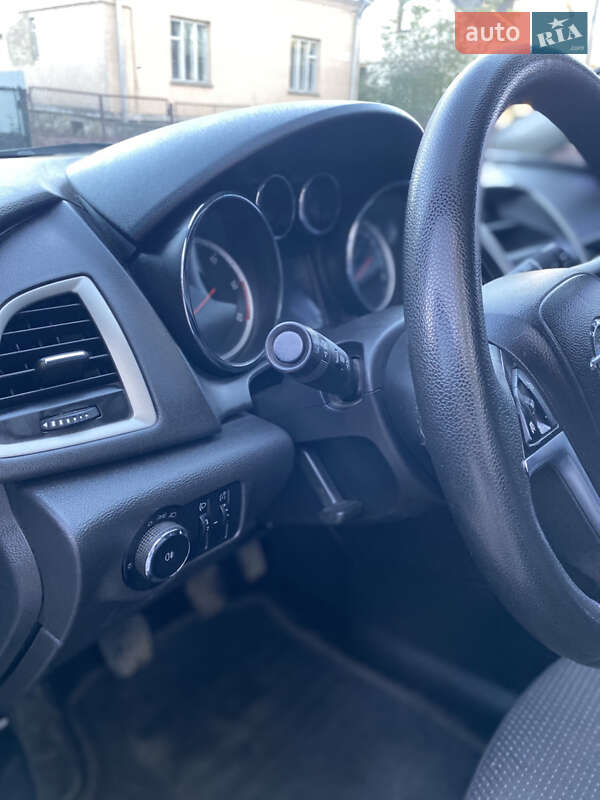 Універсал Opel Astra 2012 в Жовкві