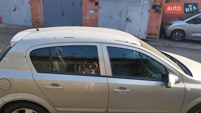 Хэтчбек Opel Astra 2006 в Киеве