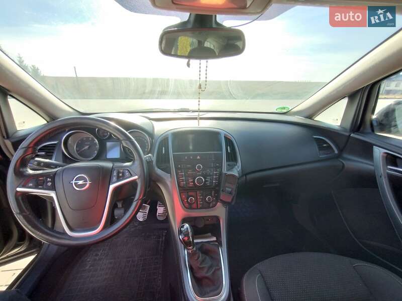Универсал Opel Astra 2013 в Тернополе
