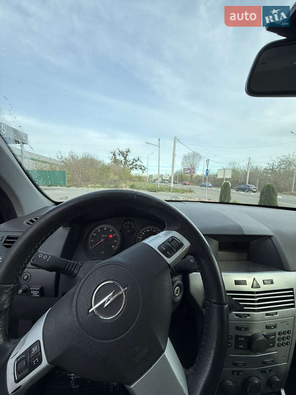 Универсал Opel Astra 2011 в Киеве фото 10 Универсал Opel Astra 2011 в Киеве