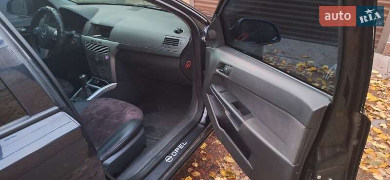 Хэтчбек Opel Astra 2010 в Кропивницком