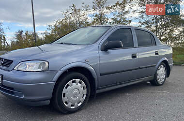 Седан Opel Astra 2008 в Новом Буге