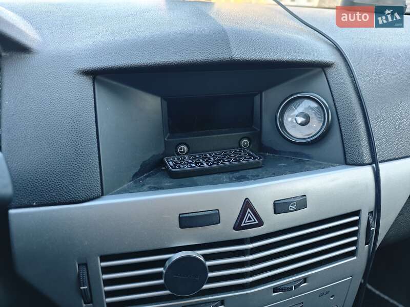 Хэтчбек Opel Astra 2011 в Львове