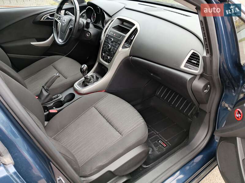 Хэтчбек Opel Astra 2011 в Прилуках