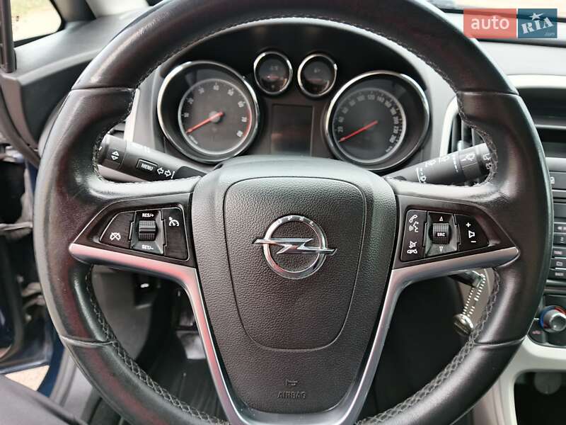 Хэтчбек Opel Astra 2011 в Прилуках