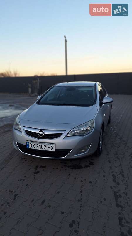 Хэтчбек Opel Astra 2011 в Ярмолинцах