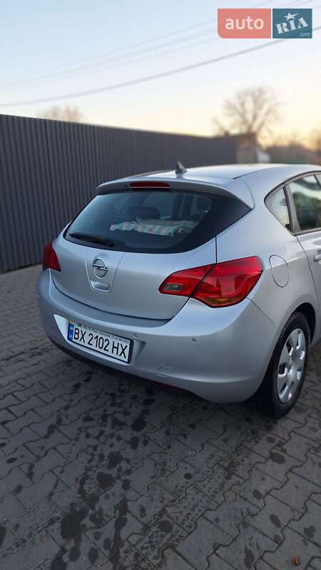 Хэтчбек Opel Astra 2011 в Ярмолинцах