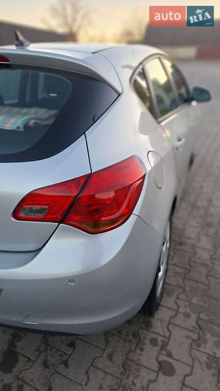 Хэтчбек Opel Astra 2011 в Ярмолинцах