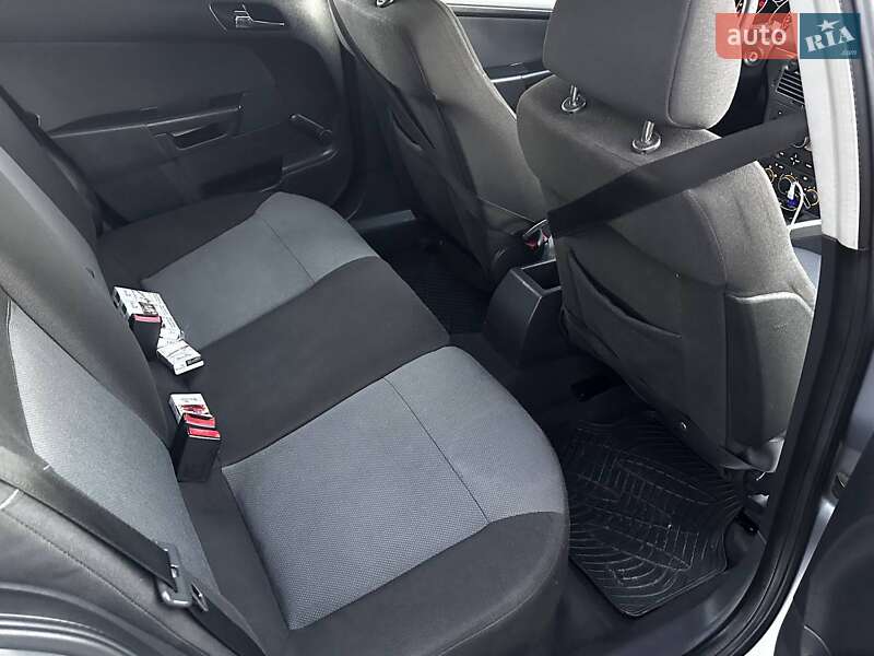 Универсал Opel Astra 2004 в Коломые