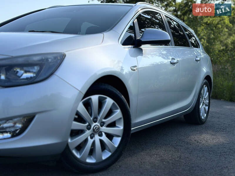 Универсал Opel Astra 2012 в Дрогобыче