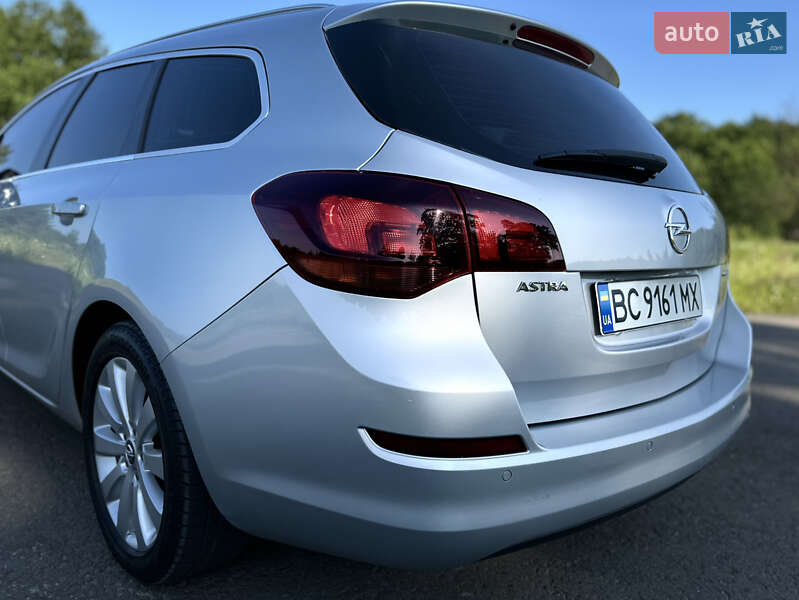 Универсал Opel Astra 2012 в Дрогобыче