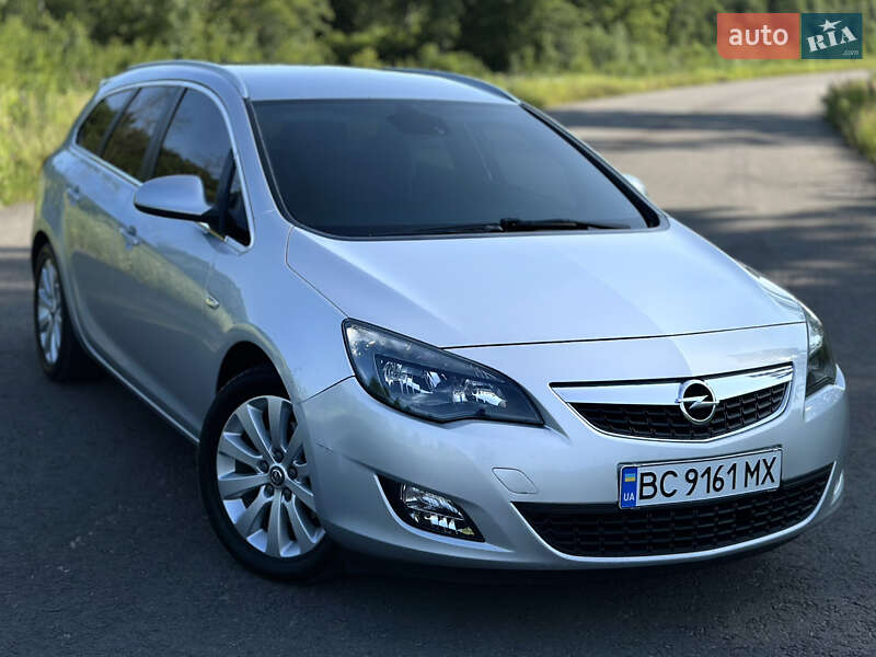 Универсал Opel Astra 2012 в Дрогобыче
