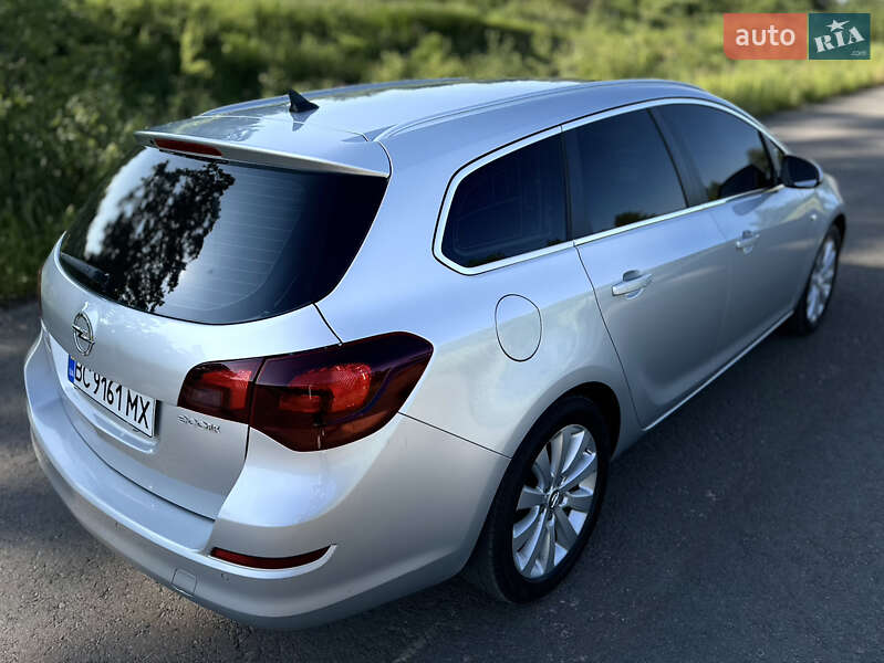 Универсал Opel Astra 2012 в Дрогобыче