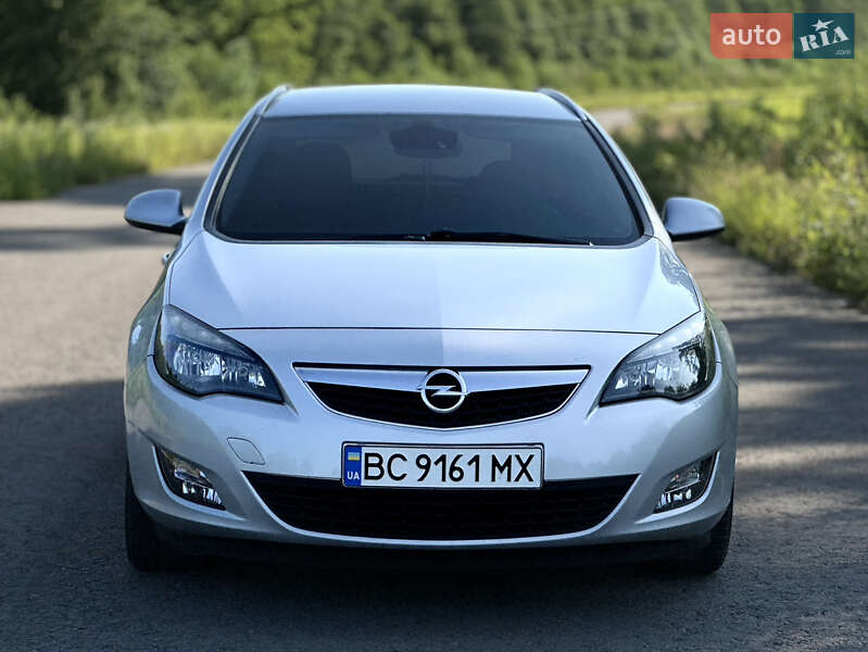 Универсал Opel Astra 2012 в Дрогобыче