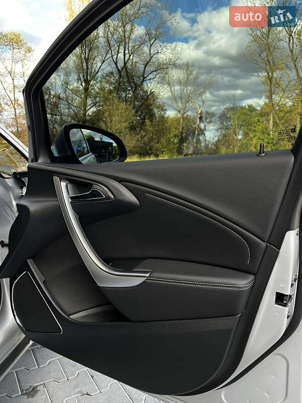 Универсал Opel Astra 2012 в Дрогобыче