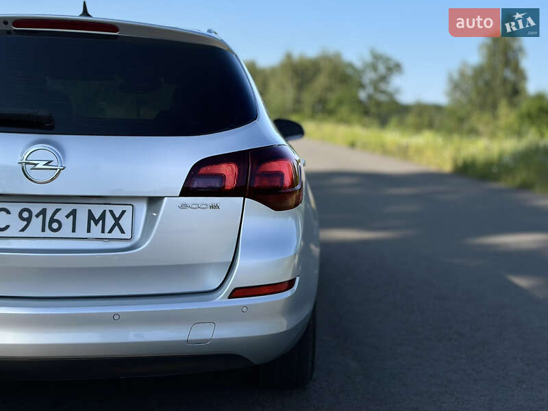 Универсал Opel Astra 2012 в Дрогобыче