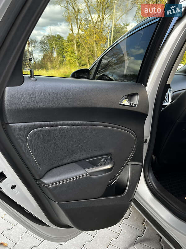 Универсал Opel Astra 2012 в Дрогобыче