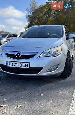 Універсал Opel Astra 2011 в Вінниці