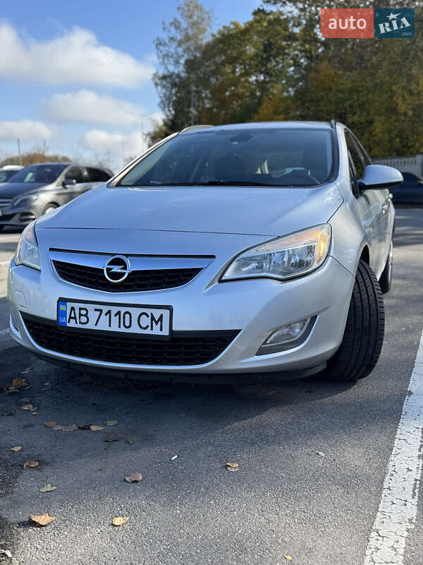 Универсал Opel Astra 2011 в Виннице