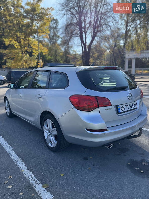 Универсал Opel Astra 2011 в Виннице