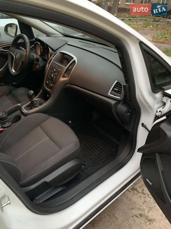 Универсал Opel Astra 2013 в Киеве фото 9 Универсал Opel Astra 2013 в Киеве