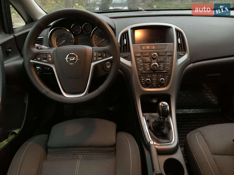 Универсал Opel Astra 2013 в Киеве фото 11 Универсал Opel Astra 2013 в Киеве