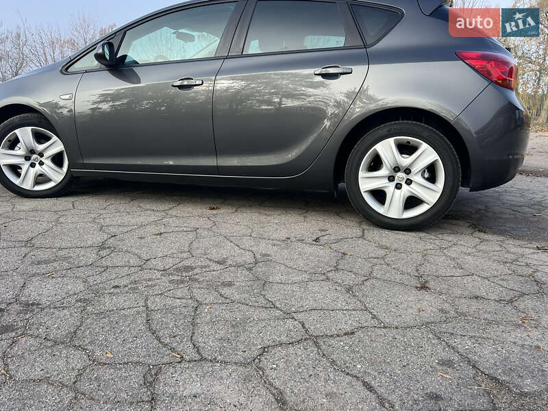 Хэтчбек Opel Astra 2011 в Хороле фото 11 Хэтчбек Opel Astra 2011 в Хороле