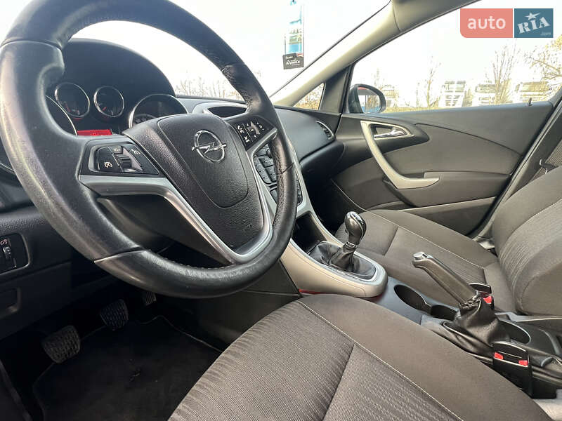 Хэтчбек Opel Astra 2011 в Хороле фото 44 Хэтчбек Opel Astra 2011 в Хороле