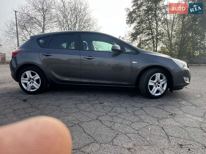 Хэтчбек Opel Astra 2011 в Хороле фото 51 Хэтчбек Opel Astra 2011 в Хороле