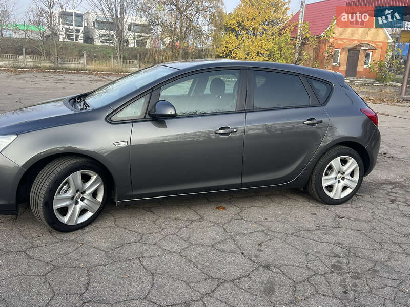 Хэтчбек Opel Astra 2011 в Хороле фото 57 Хэтчбек Opel Astra 2011 в Хороле