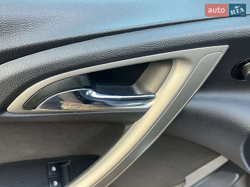 Хэтчбек Opel Astra 2011 в Хороле фото 67 Хэтчбек Opel Astra 2011 в Хороле