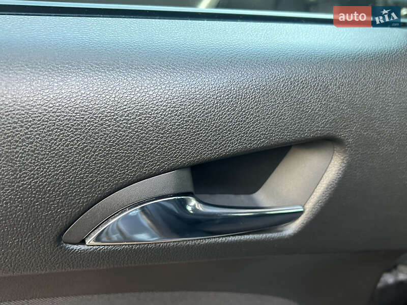 Хэтчбек Opel Astra 2011 в Хороле фото 81 Хэтчбек Opel Astra 2011 в Хороле