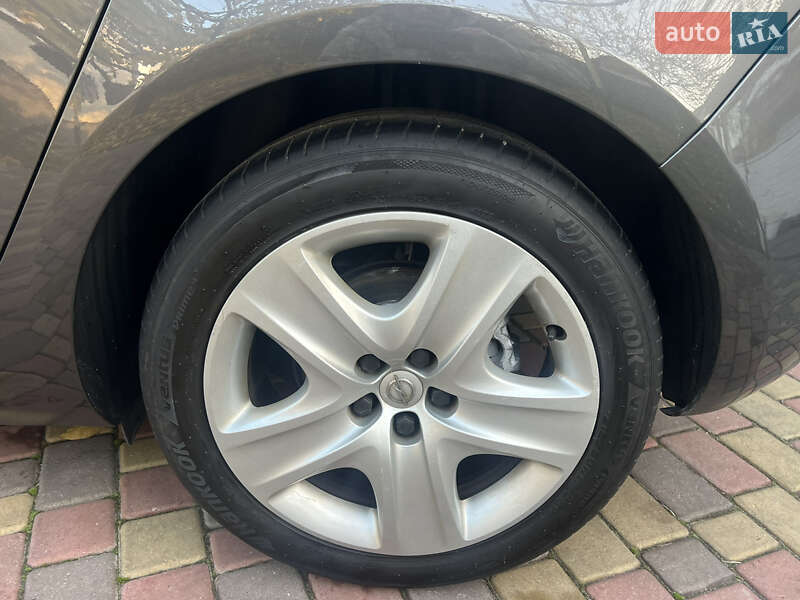 Хэтчбек Opel Astra 2011 в Хороле фото 117 Хэтчбек Opel Astra 2011 в Хороле