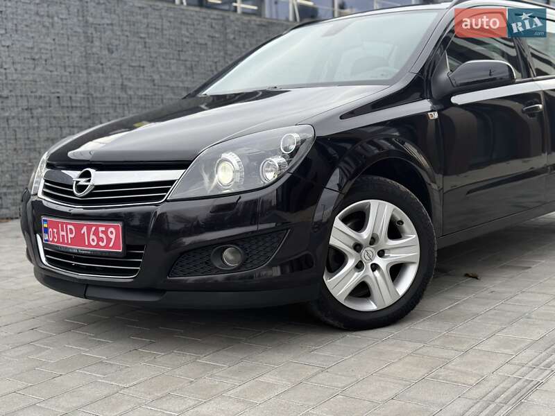 Универсал Opel Astra 2008 в Луцке