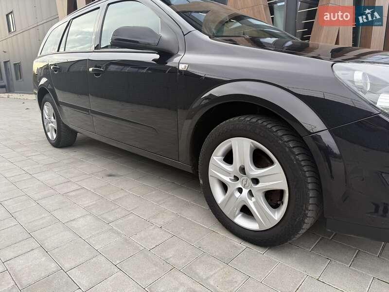 Универсал Opel Astra 2008 в Луцке