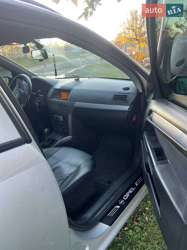 Универсал Opel Astra 2005 в Луцке