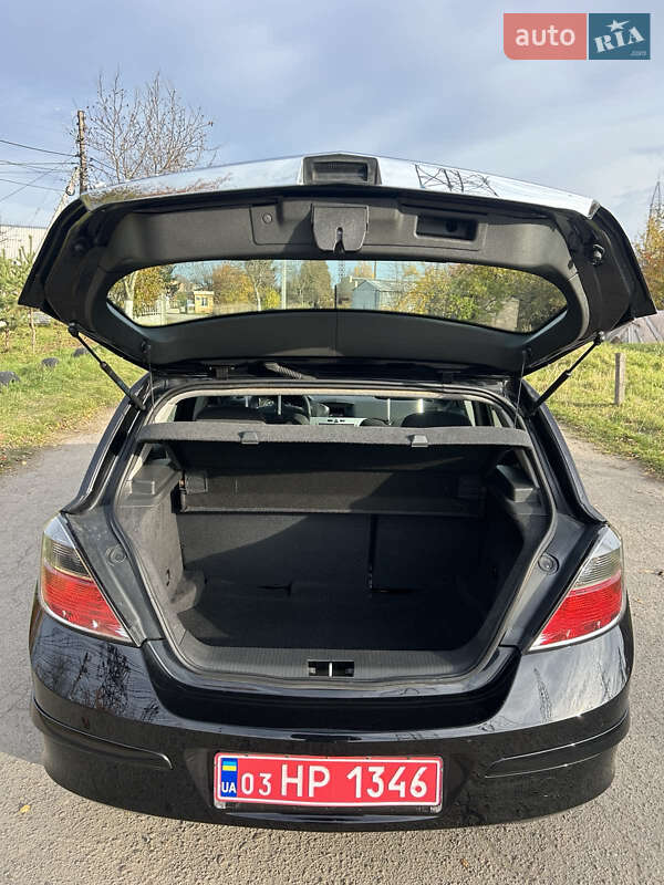 Хэтчбек Opel Astra 2009 в Нововолынске