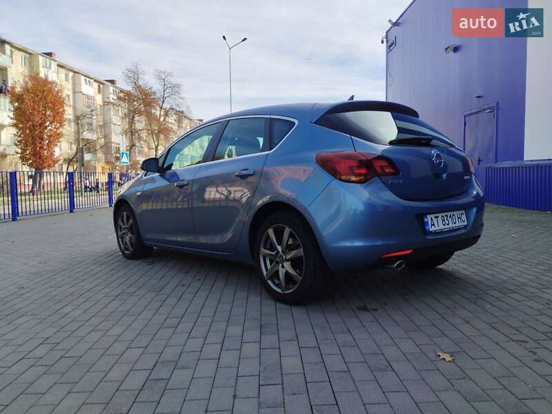 Хэтчбек Opel Astra 2010 в Калуше