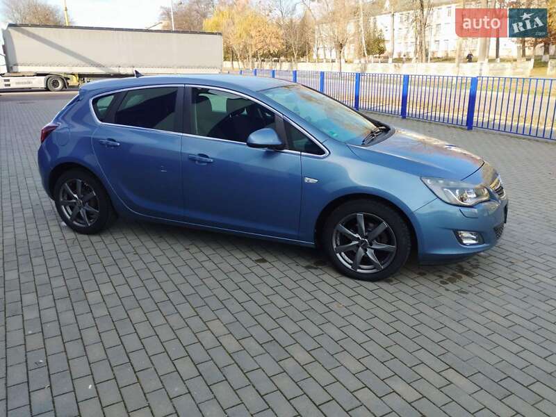 Хэтчбек Opel Astra 2010 в Калуше