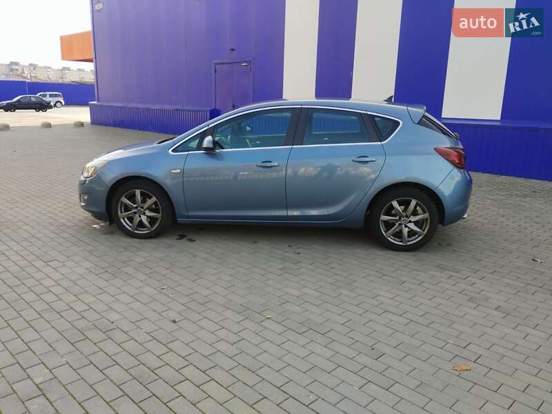 Хэтчбек Opel Astra 2010 в Калуше
