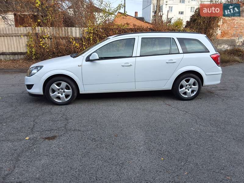 Универсал Opel Astra 2011 в Хороле фото 5 Универсал Opel Astra 2011 в Хороле