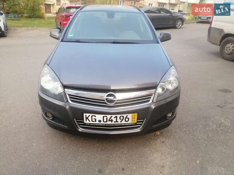 Універсал Opel Astra 2010 в Тернополі