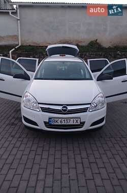 Універсал Opel Astra 2007 в Рівному
