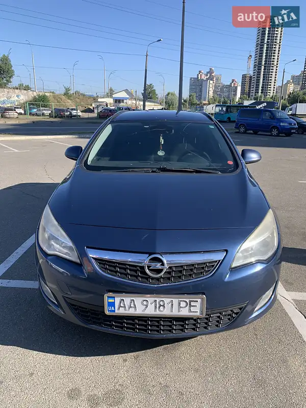 Opel Astra 2011